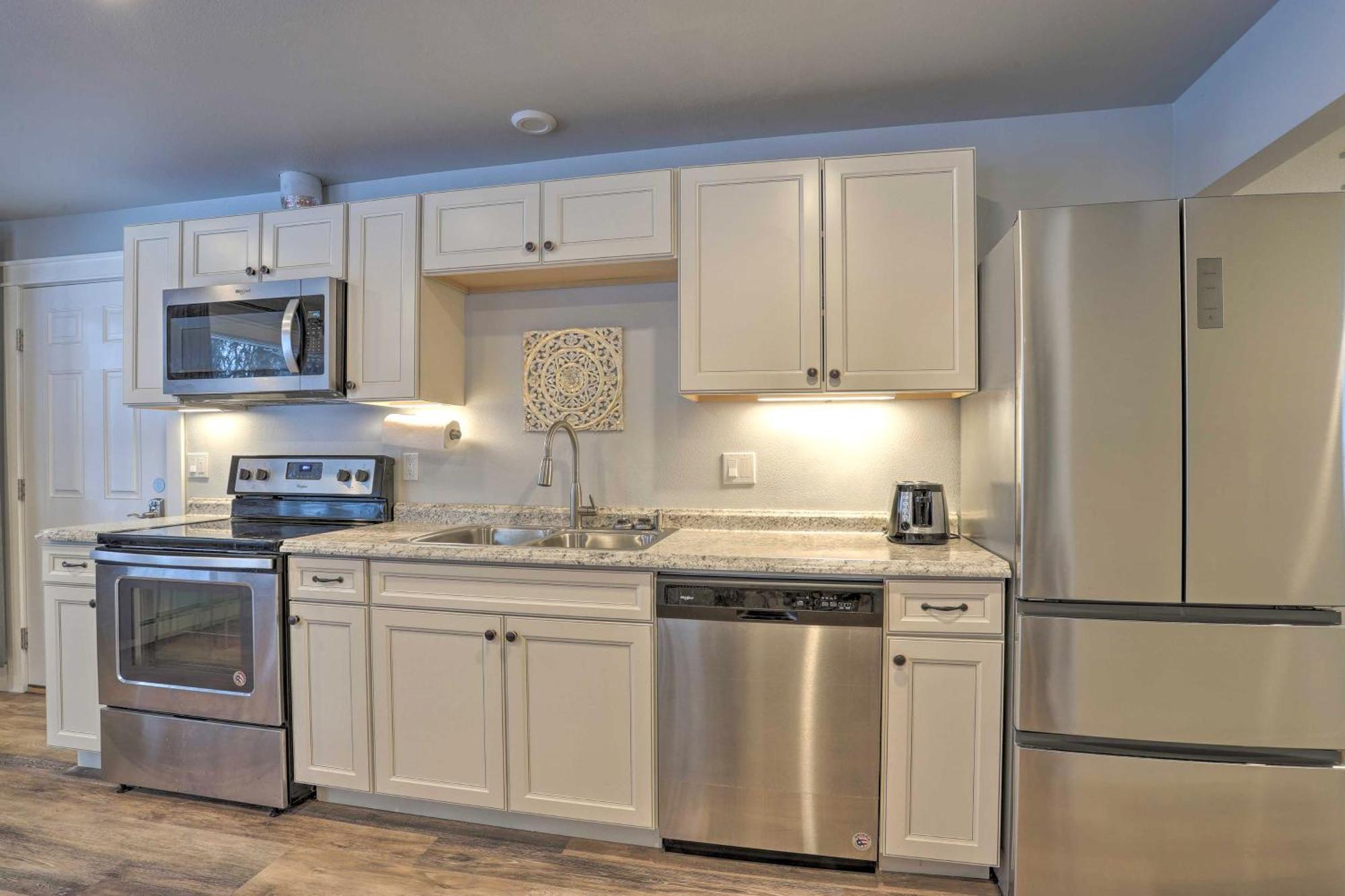 Modern Anchorage Getaway, Steps From Coastal Trail 아파트 외부 사진
