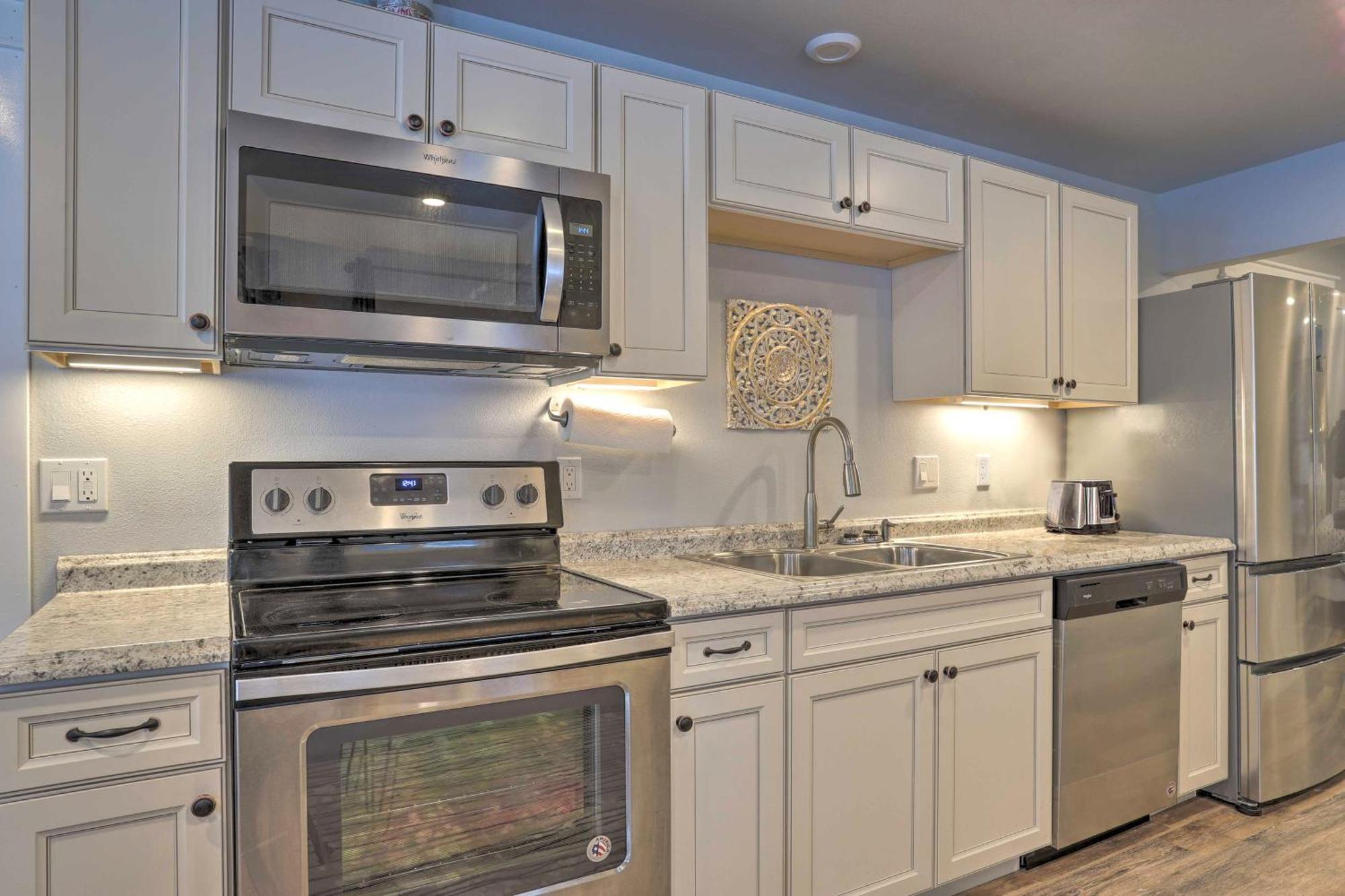 Modern Anchorage Getaway, Steps From Coastal Trail 아파트 외부 사진